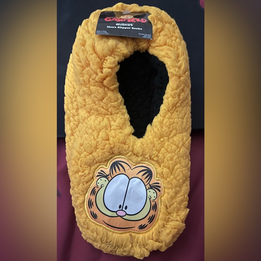 Garfield. Mushies Men’s Slipper Socks. Size 10-13